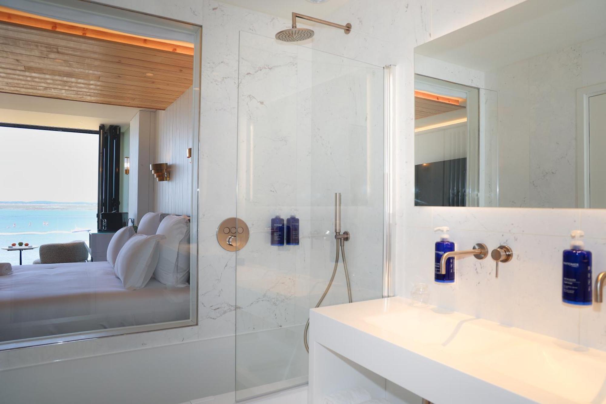 ארסשון Les Vagues Hotel & Spa מראה חיצוני תמונה