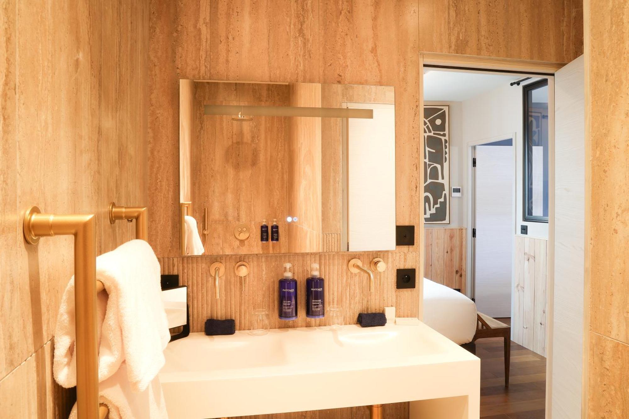 ארסשון Les Vagues Hotel & Spa מראה חיצוני תמונה
