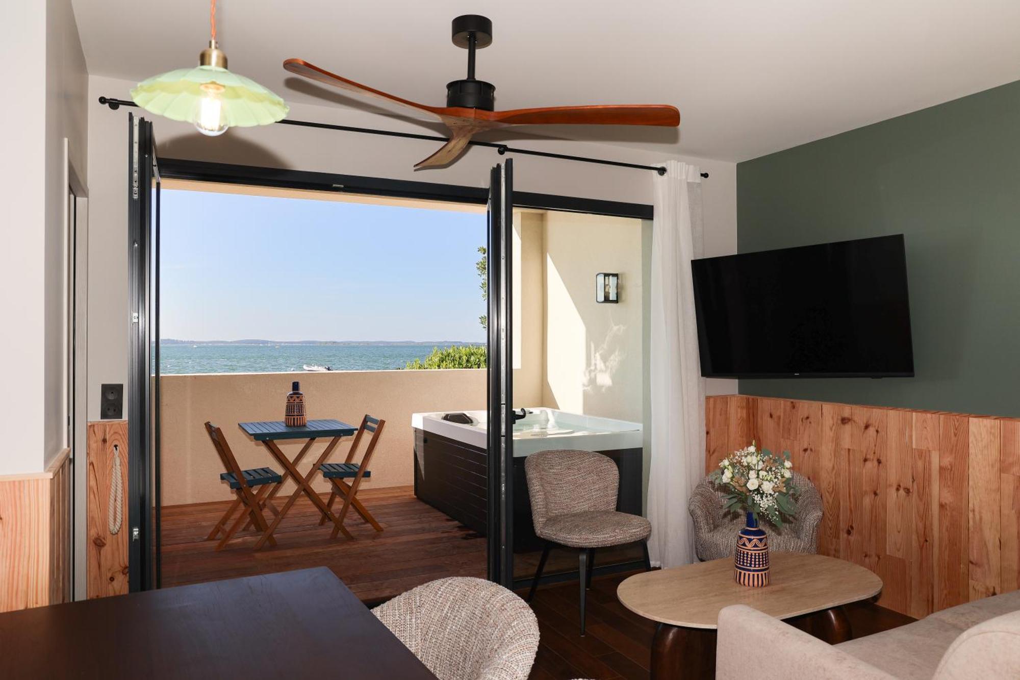 ארסשון Les Vagues Hotel & Spa מראה חיצוני תמונה