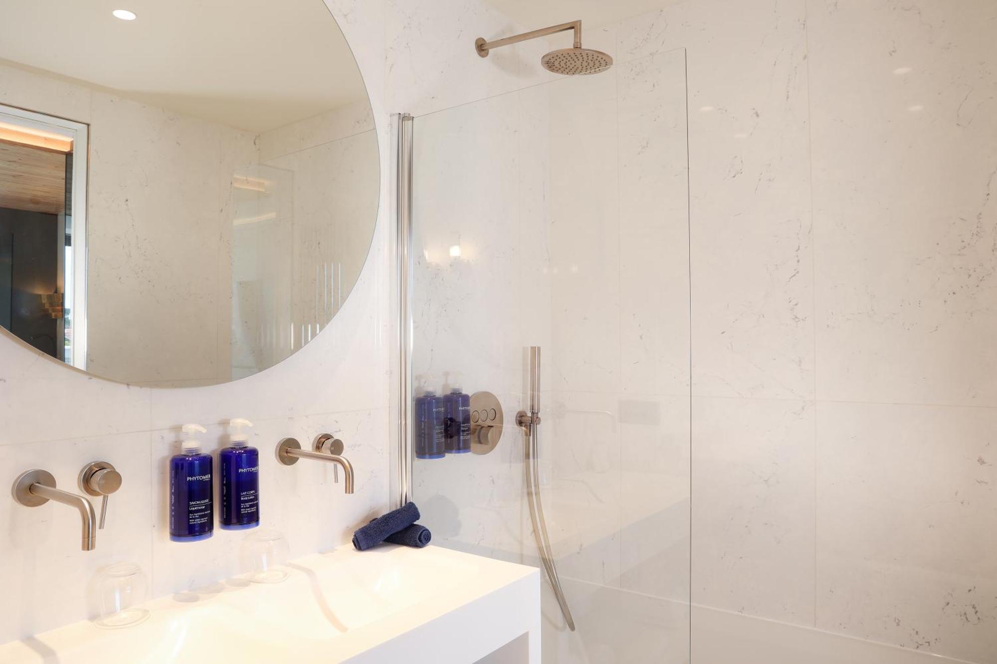 ארסשון Les Vagues Hotel & Spa מראה חיצוני תמונה