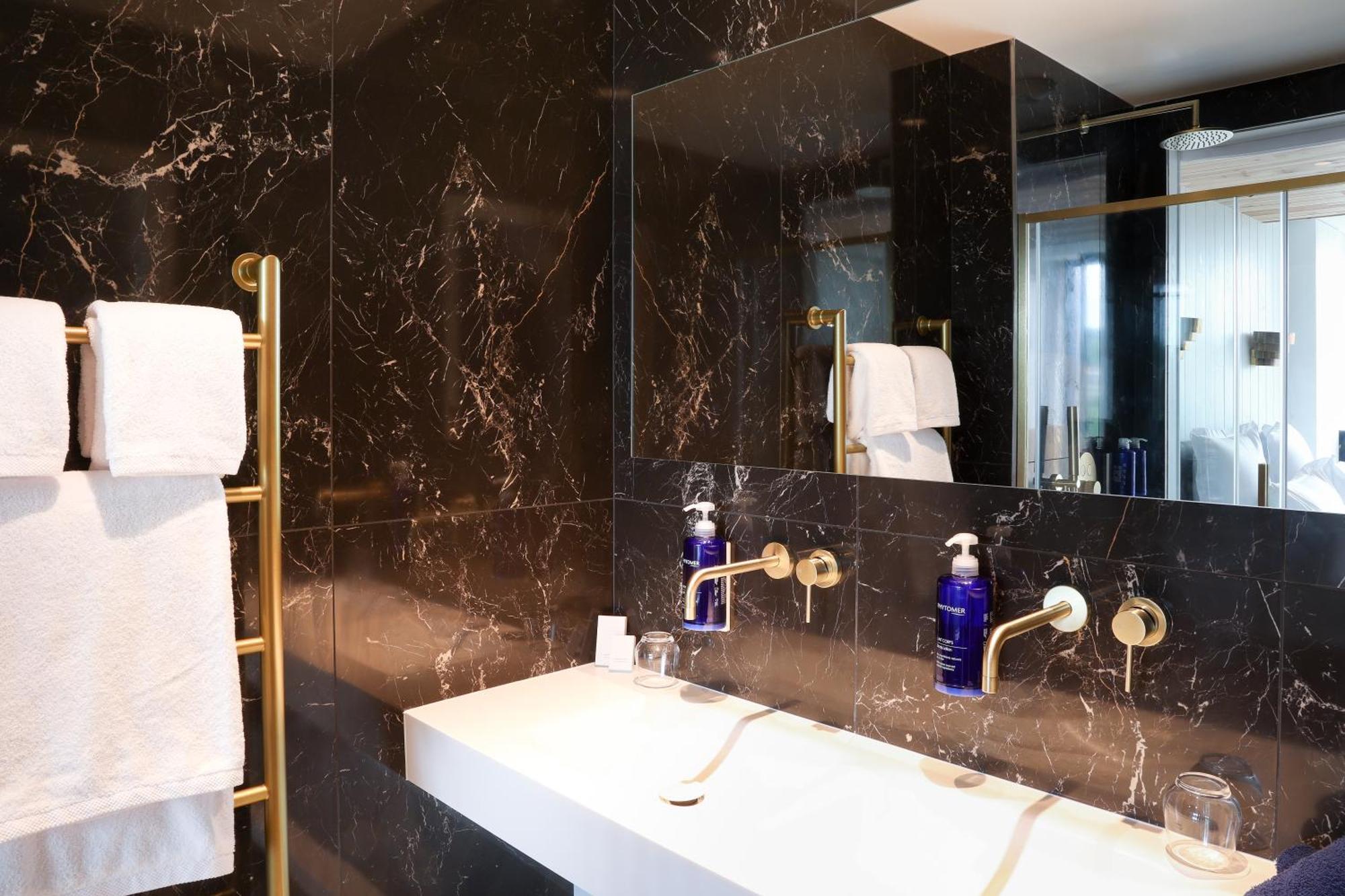 ארסשון Les Vagues Hotel & Spa מראה חיצוני תמונה