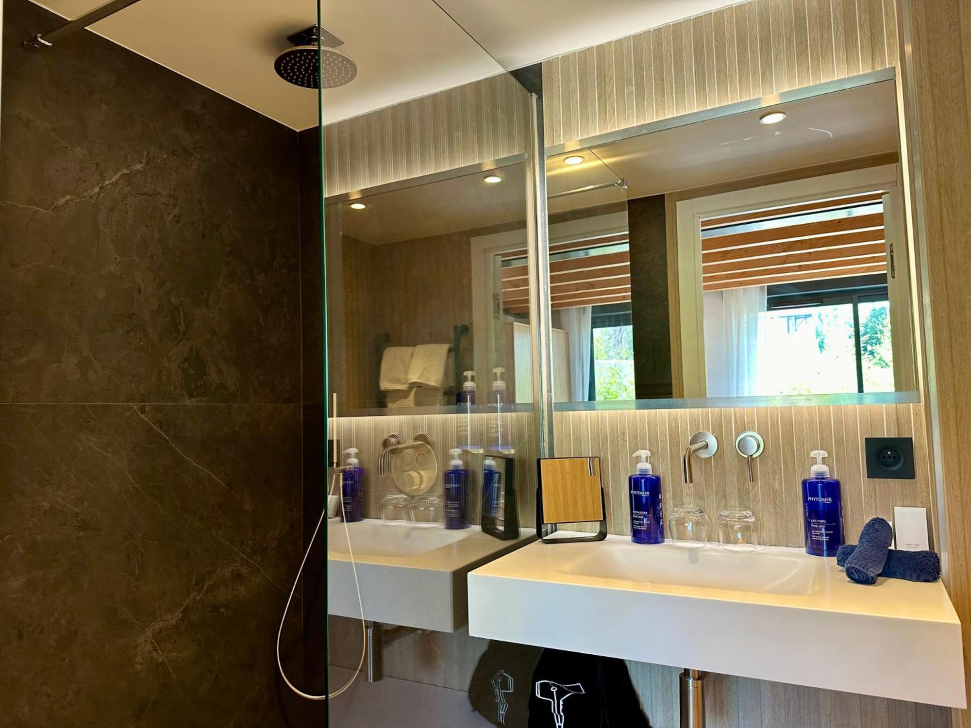 ארסשון Les Vagues Hotel & Spa מראה חיצוני תמונה